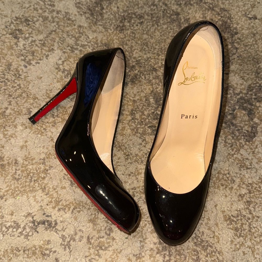 Beautiful barely worn louboutin’s, run 38 but run half a size small